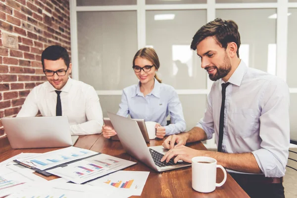 Imprenditori che lavorano — Foto Stock