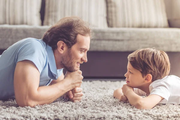 Baba ve oğul — Stok fotoğraf