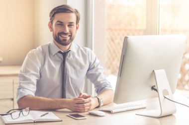 yakışıklı işadamı çalışma