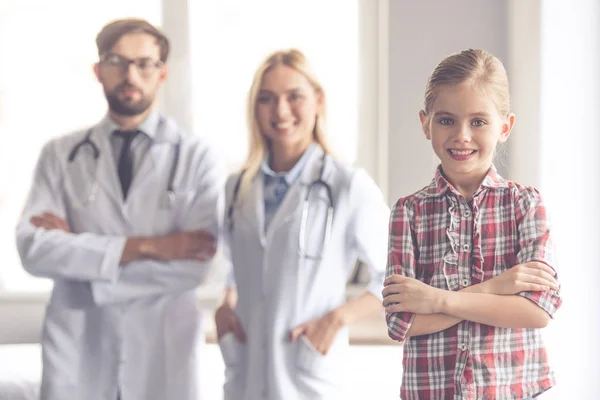 Beim Kinderarzt — Stockfoto