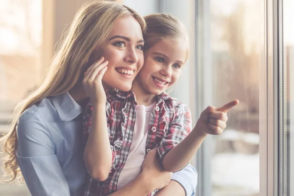 Mamá y su hija — Foto de Stock