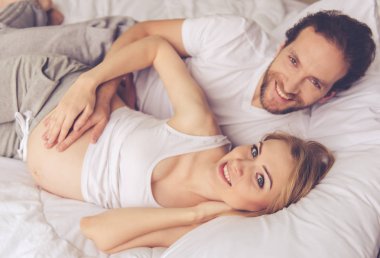 mutlu çifti bebek bekliyor