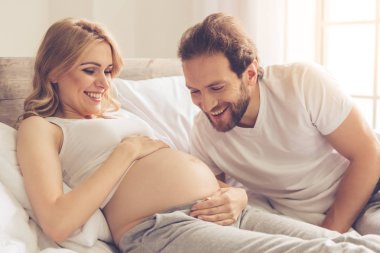 mutlu çifti bebek bekliyor