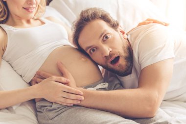 mutlu çifti bebek bekliyor