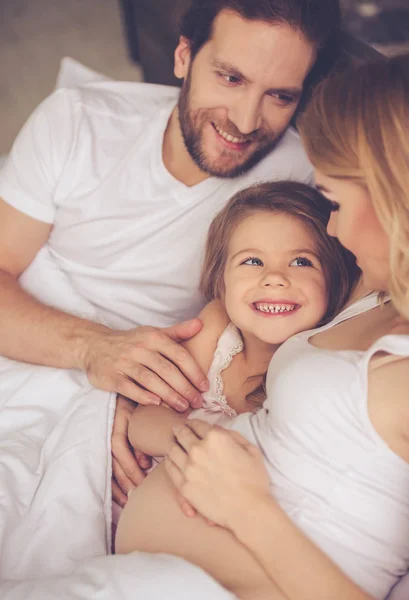 Šťastná rodina, čekání na miminko — Stock fotografie