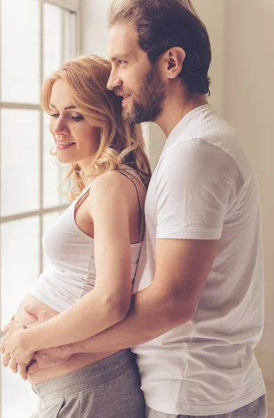 Happy couple waiting for baby — Stock Photo, Image