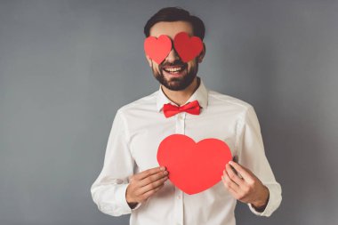 Yakışıklı Romantik adam