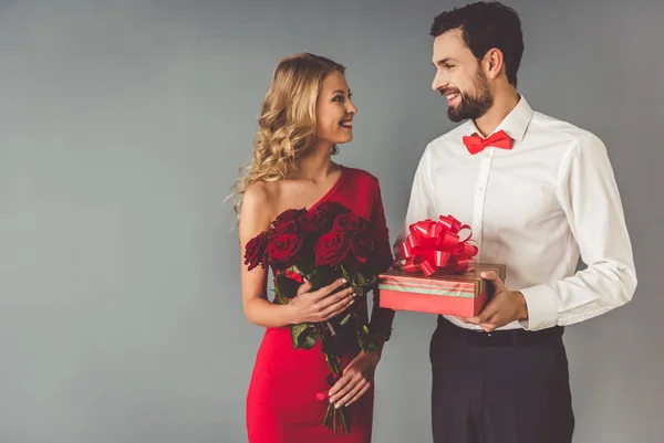 Mooie romantische paar — Stockfoto