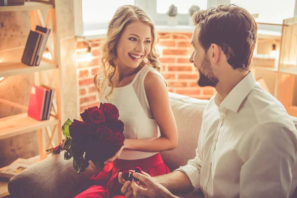 Casal romântico bonito — Fotografia de Stock