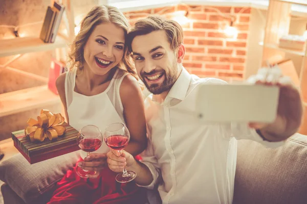 Casal romântico bonito — Fotografia de Stock