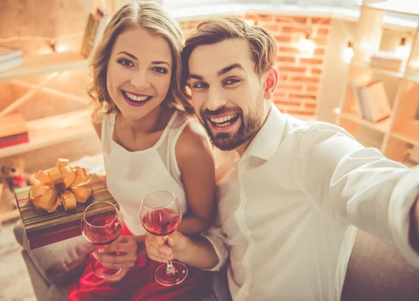 Casal romântico bonito — Fotografia de Stock