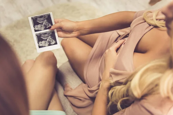 Celebrating baby shower — Stock Photo, Image