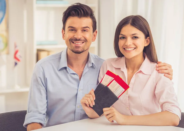 Besuch im Reisebüro — Stockfoto