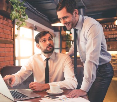 Yakışıklı iş ortakları