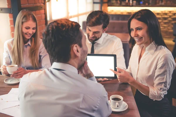 Gente de negocios en cafetería — Foto de Stock