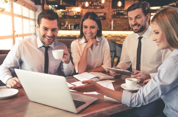 Gente de negocios en cafetería — Foto de Stock