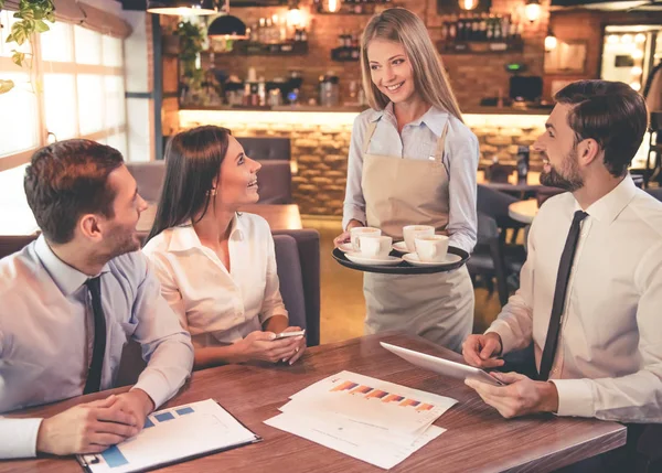 Gente de negocios en cafetería — Foto de Stock