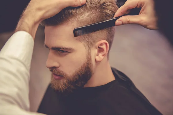 Na barbearia. — Fotografia de Stock