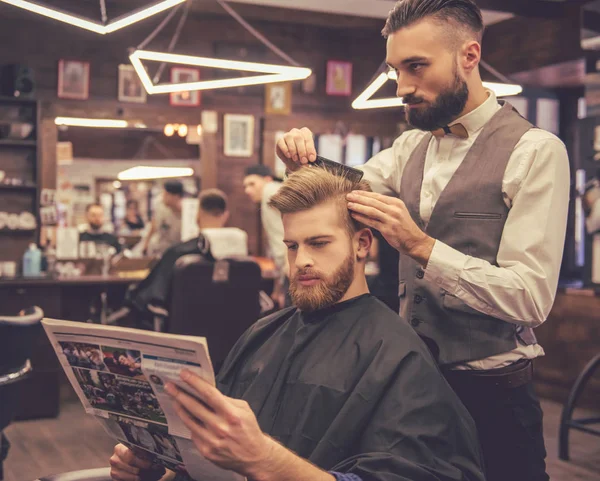 På frisersalong — Stockfoto