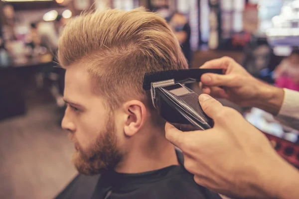 Na barbearia. — Fotografia de Stock