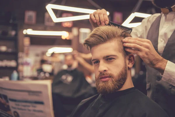 Na barbearia. — Fotografia de Stock