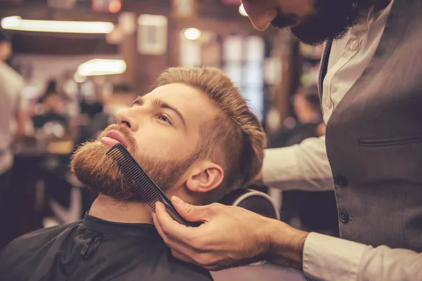 Dal barbiere. — Foto Stock