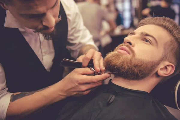 Na barbearia. — Fotografia de Stock