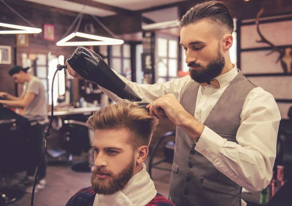 Na barbearia. — Fotografia de Stock