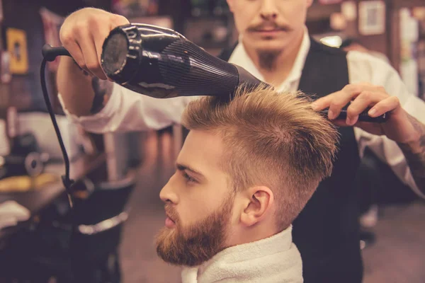 Na barbearia. — Fotografia de Stock