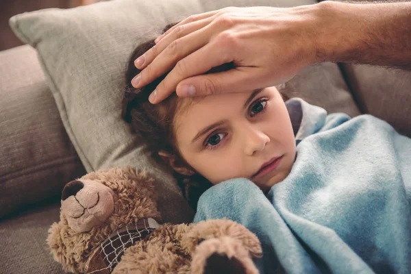 Little girl having a cold — Stock Photo, Image