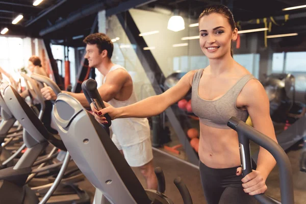 En el gimnasio —  Fotos de Stock