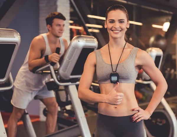 En el gimnasio —  Fotos de Stock