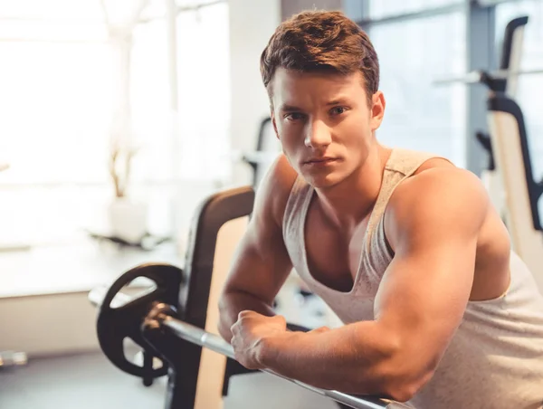 Mannen på gymmet — Stockfoto