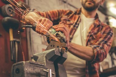 Motosiklet tamircisi