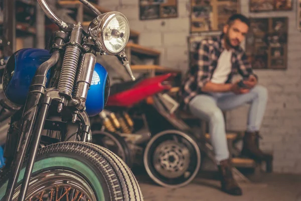 Loja de reparação de motos — Fotografia de Stock