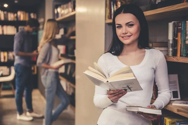 Young people in the library — Stock Photo, Image