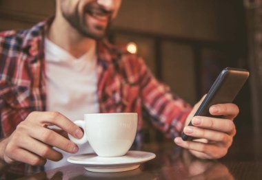 Yakışıklı adam Café