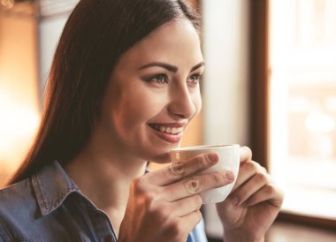 güzel bir kız Café