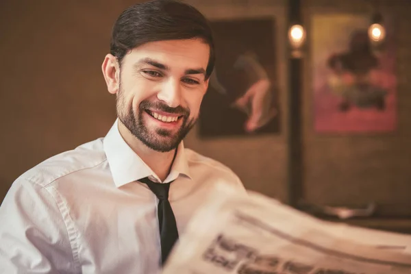 Empresario en la cafetería — Foto de Stock