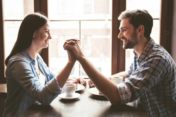 Paar in het café — Stockfoto