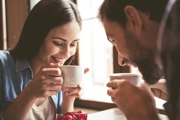 Couple at the cafe — Stock Photo, Image