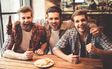 Bardaki arkadaşlar.