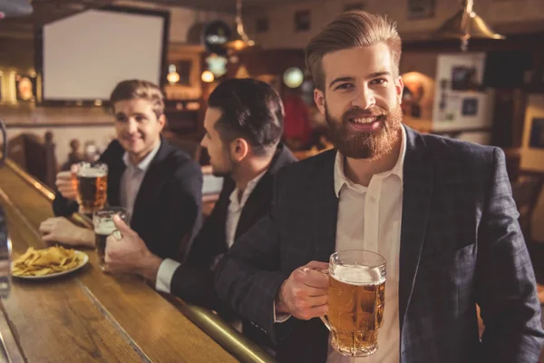 Mannen in de kroeg — Stockfoto