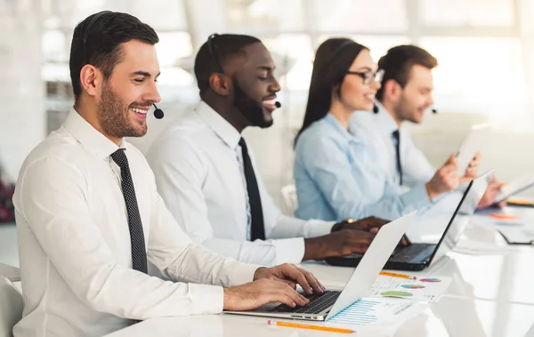 Gente de negocios trabajando — Foto de Stock