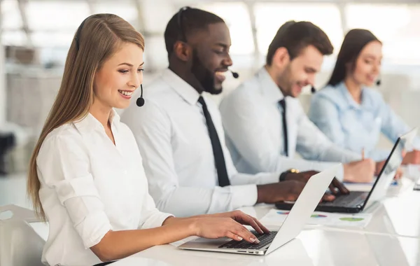 Gente de negocios trabajando —  Fotos de Stock