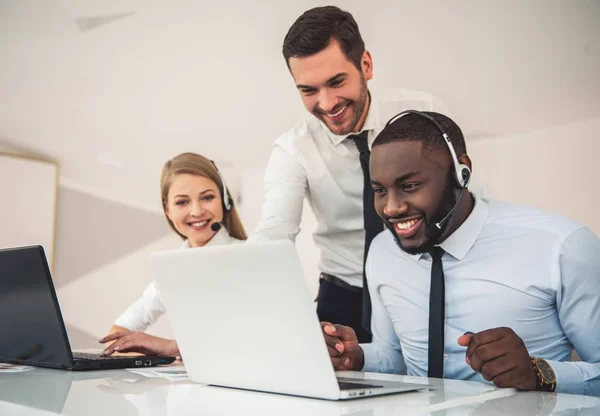 Imprenditori che lavorano — Foto Stock