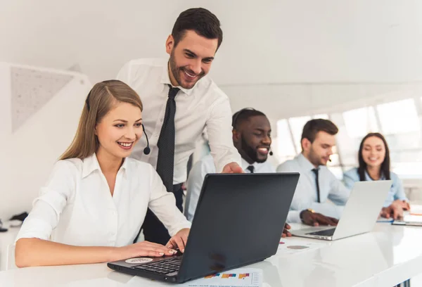 Imprenditori che lavorano — Foto Stock