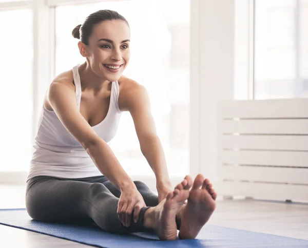 Schöne Sportlerin — Stockfoto