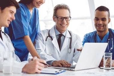 Konferansı'nda tıp doktorları