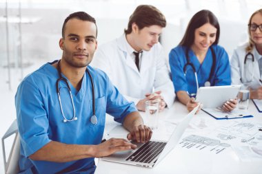 Konferansı'nda tıp doktorları